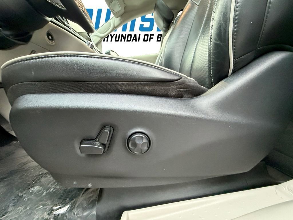 Used 2023 Chrysler Pacifica Limited image 30