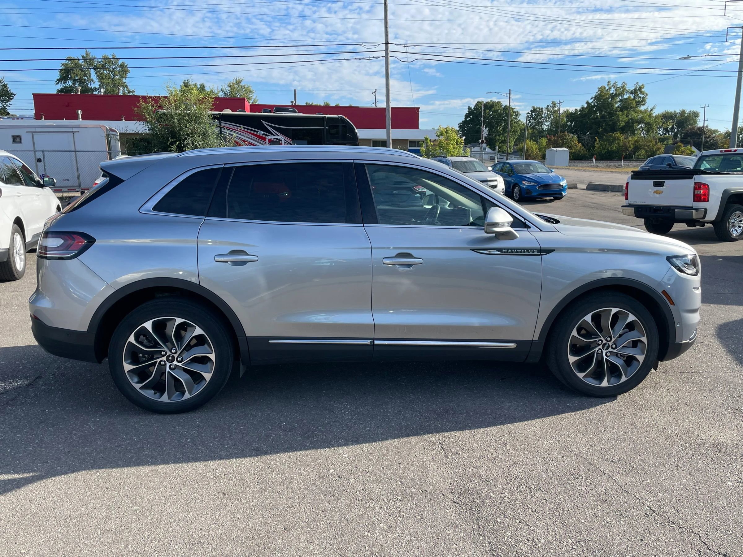 Used 2022 Lincoln Nautilus Reserve w/ Equipment Group 201A image 4