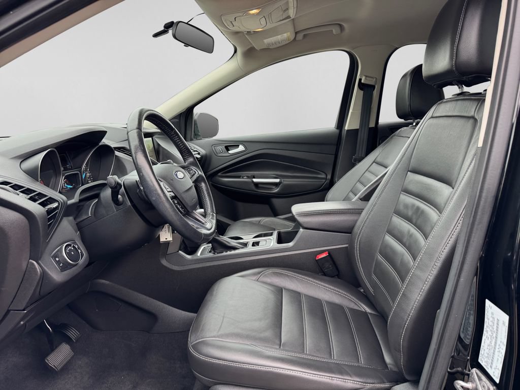 Used 2017 Ford Escape SE w/ SE Leather Comfort Package AWD/4WD image 18