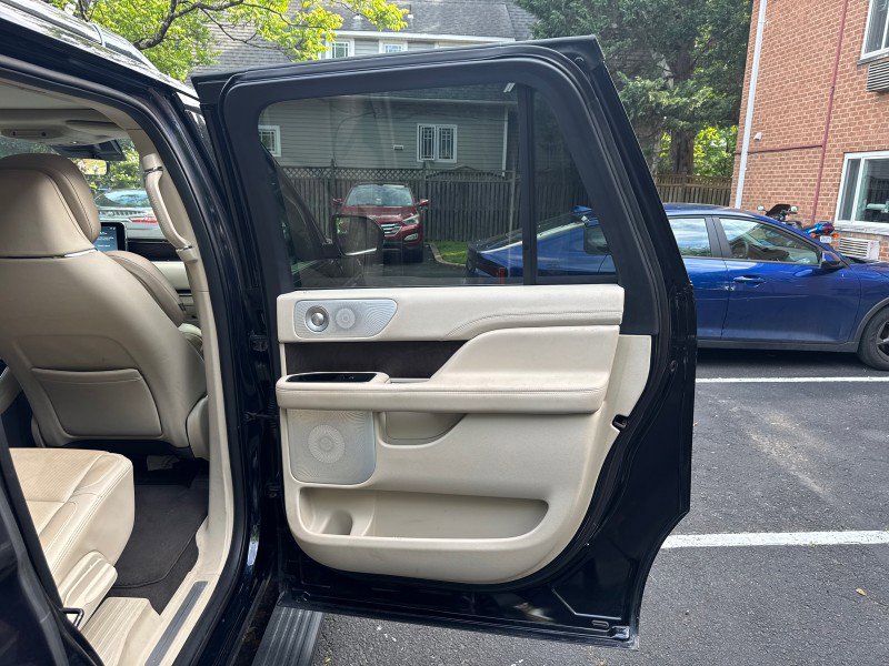 Used 2021 Lincoln Navigator L Reserve w/ Luxury Package AWD/4WD image 15