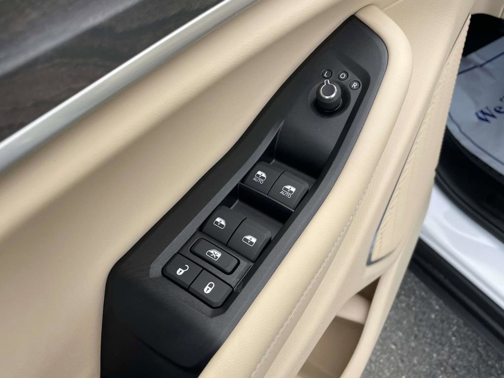 New 2026 Jeep Grand Cherokee Limited w/ Luxury Tech Group II image 24