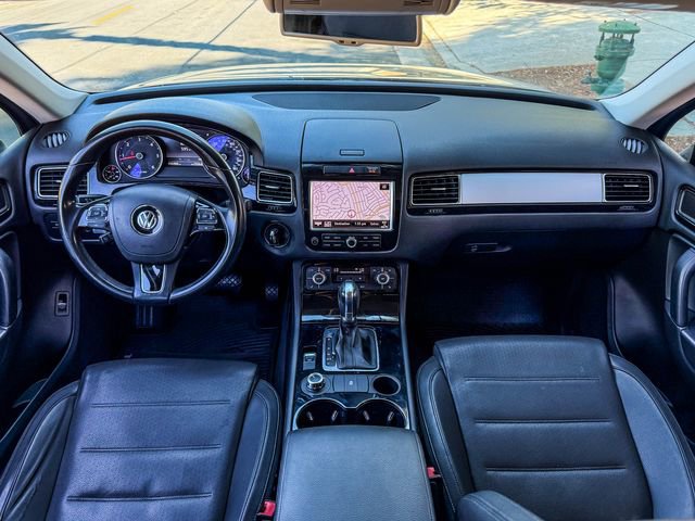 Used 2013 Volkswagen Touareg Sport image 27