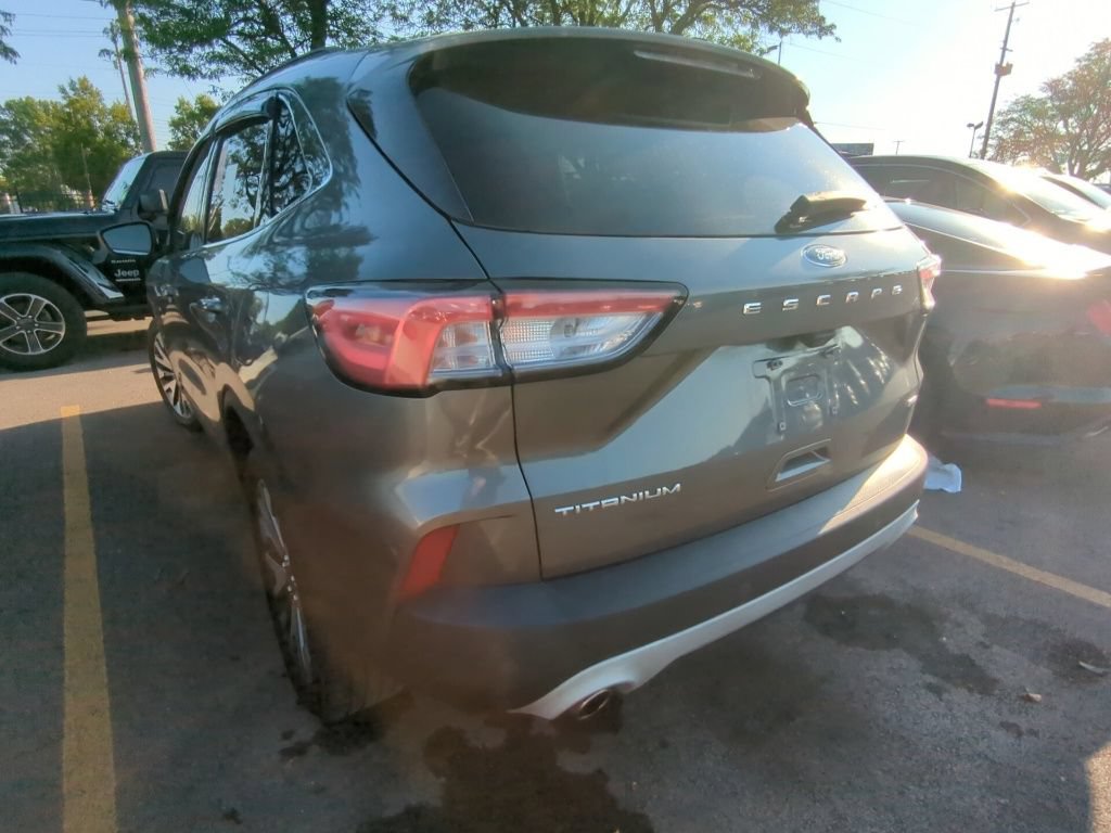 Used 2022 Ford Escape Titanium FWD image 4