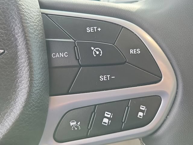 Used 2023 Chrysler Pacifica Touring-L FWD image 14