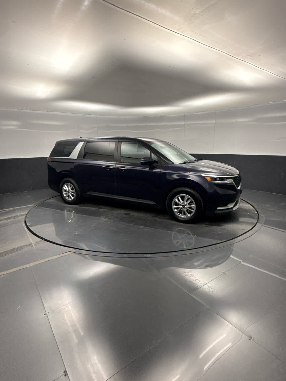 Used 2022 Kia Carnival LX FWD image 3