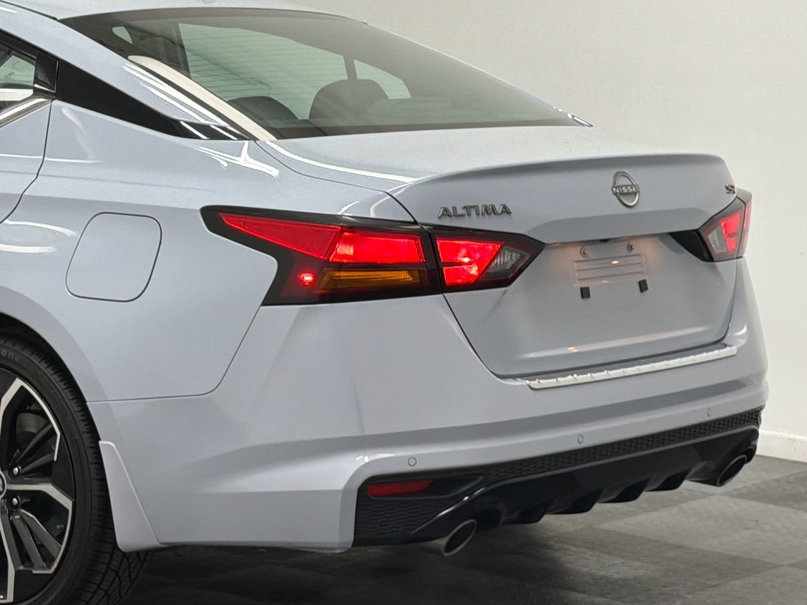 Used 2023 Nissan Altima 2.5 SR FWD image 7