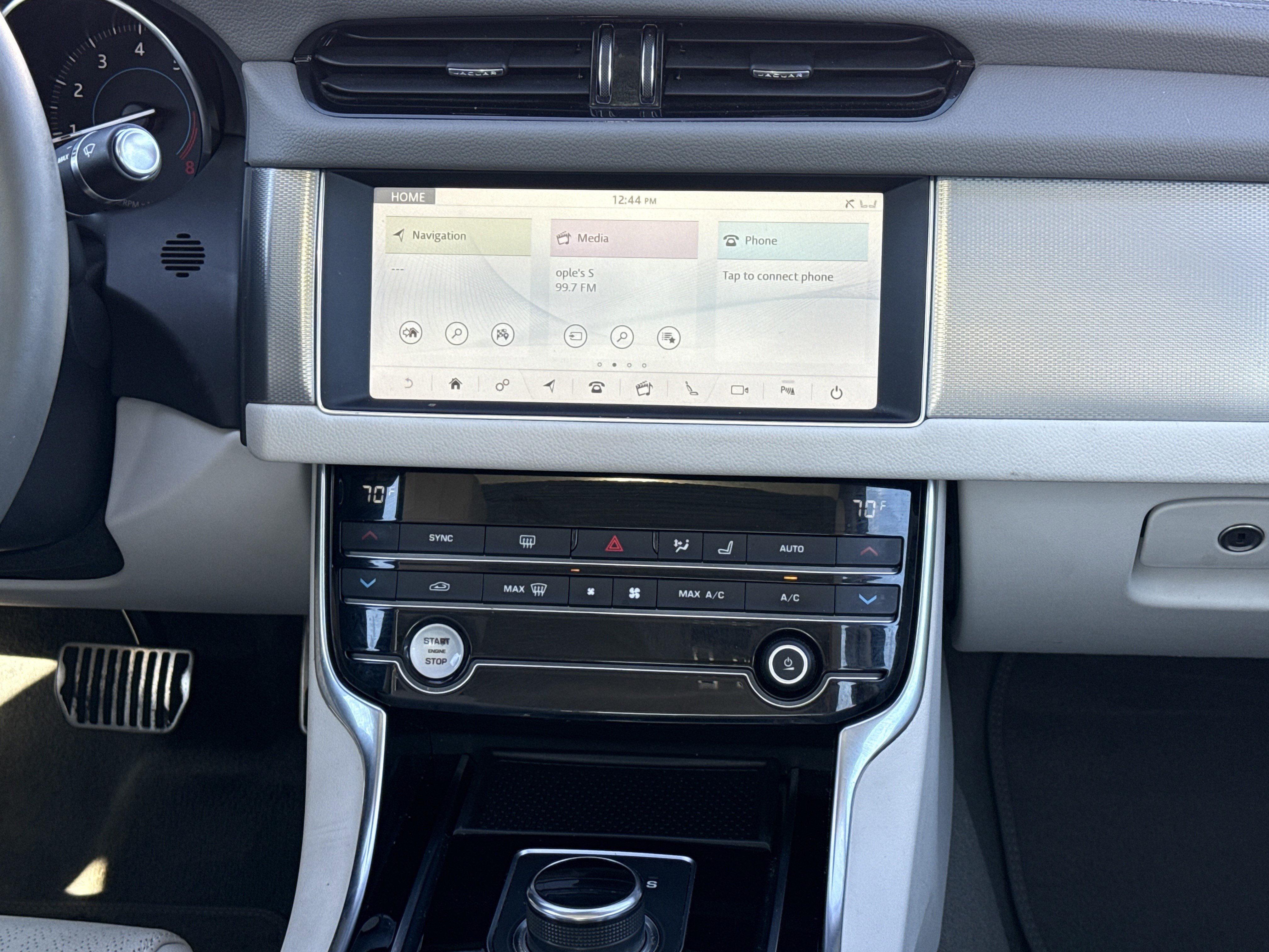 Used 2020 Jaguar XF Prestige image 30