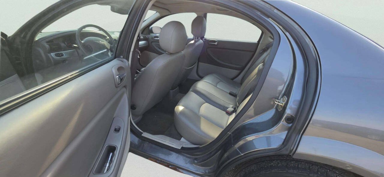 Used 2005 Chrysler Sebring Touring FWD image 7