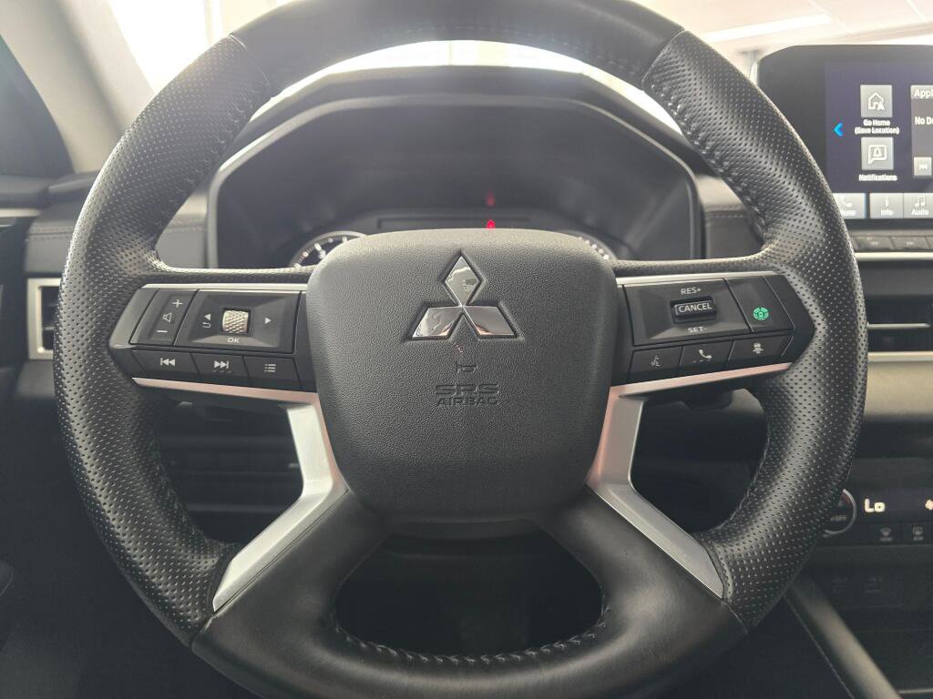 Used 2024 Mitsubishi Outlander SE image 28