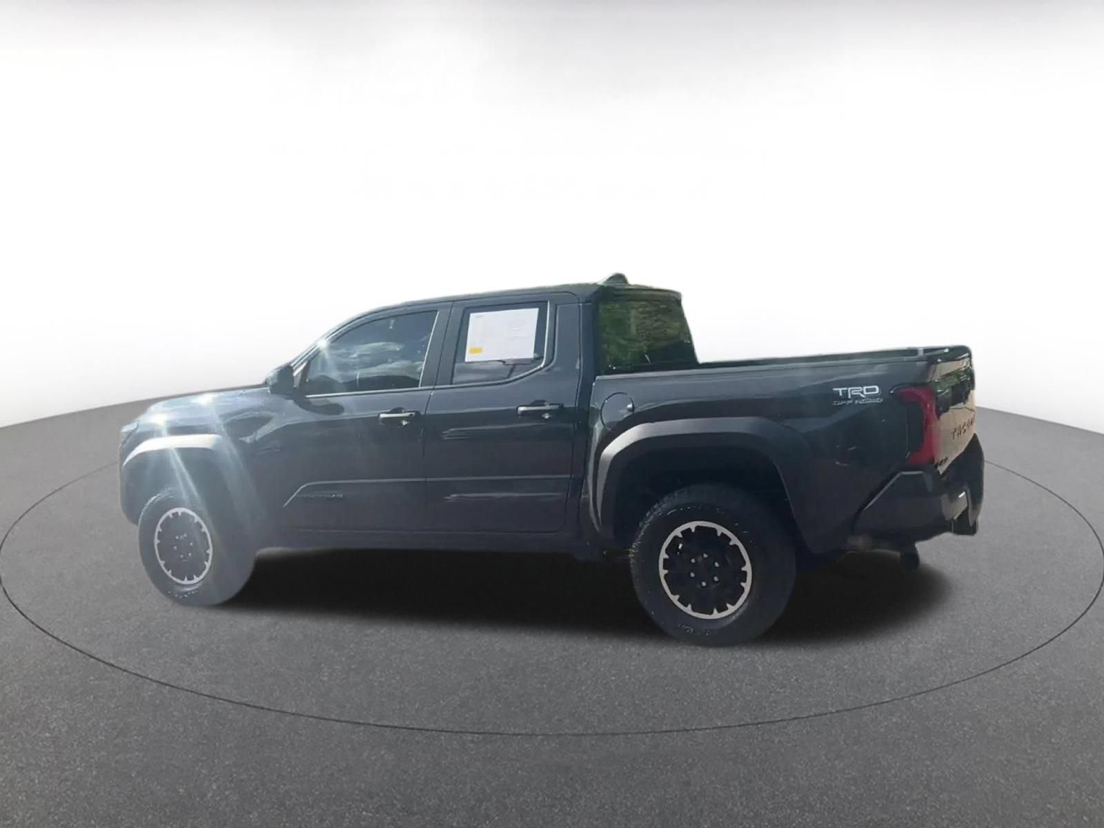 Used 2025 Toyota Tacoma TRD Off-Road AWD/4WD image 9
