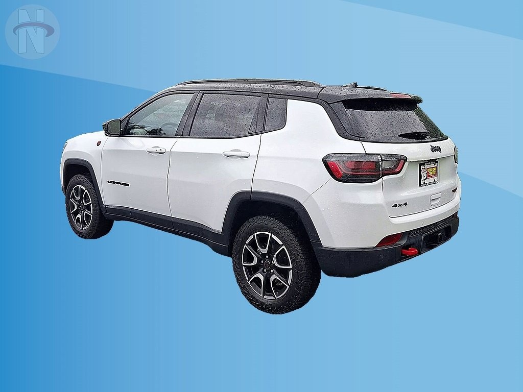 Used 2025 Jeep Compass Trailhawk w/ Trailhawk Elite Group AWD/4WD image 6