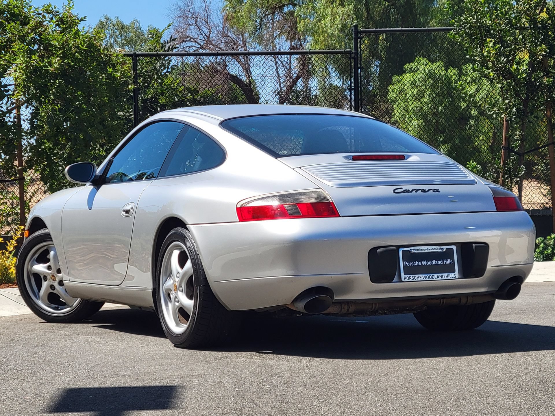 Used 2001 Porsche 911 Carrera RWD image 3