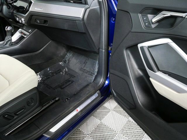 Used 2023 Audi Q3 2.0T Premium w/ Convenience Package AWD/4WD image 24