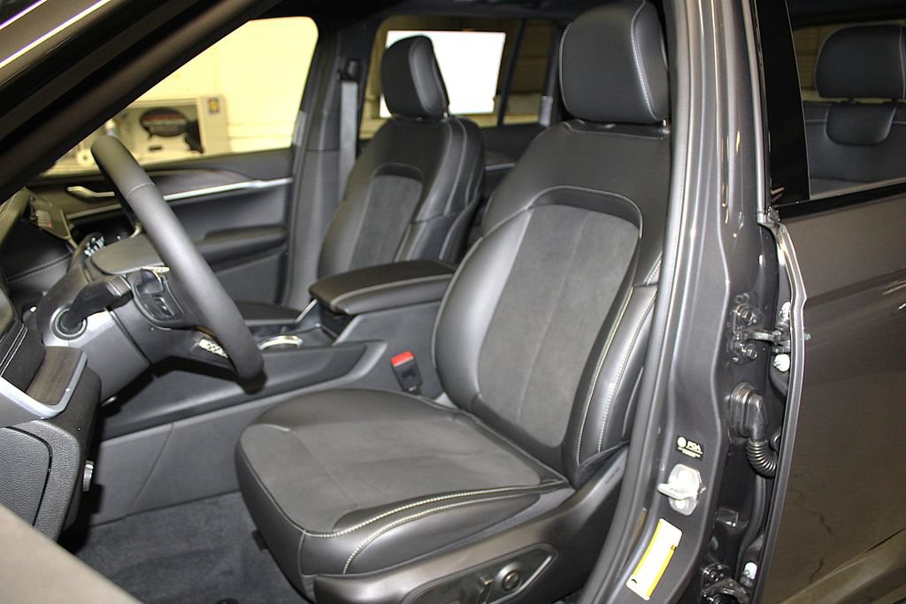 New 2026 Jeep Grand Cherokee Altitude AWD/4WD image 26