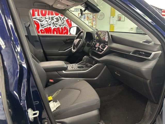 Used 2023 Toyota Highlander L AWD/4WD image 21