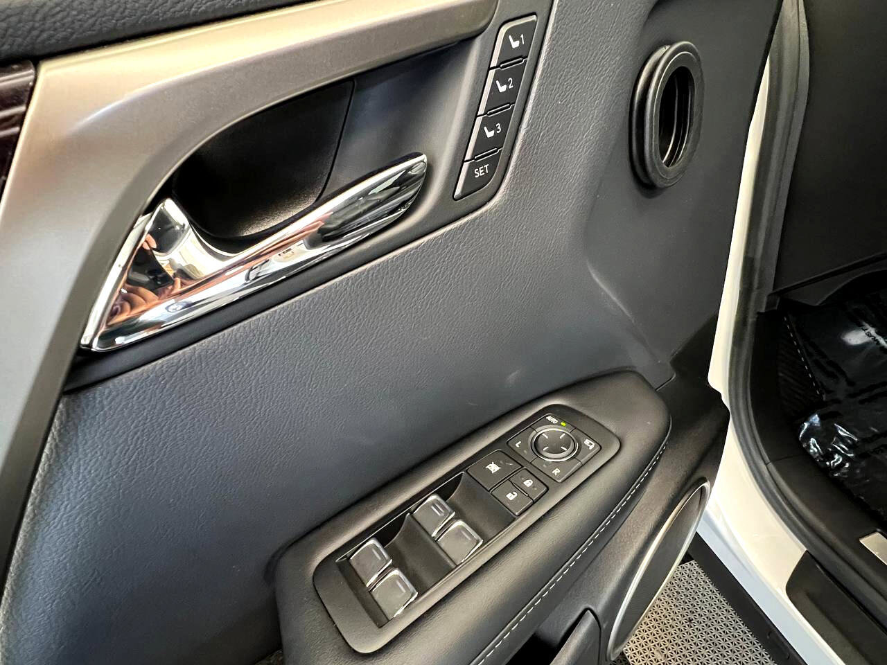 Used 2022 Lexus RX 450h AWD w/ Luxury Package image 27