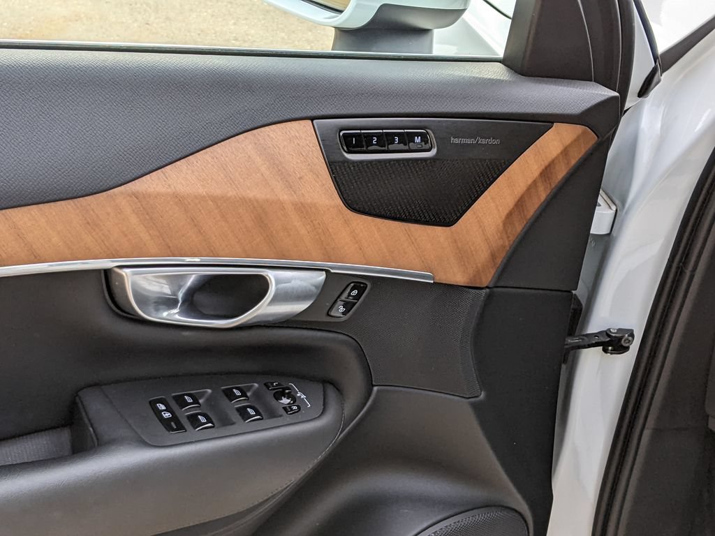 Certified 2024 Volvo XC90 B5 Plus w/ Protection Package Premier AWD/4WD image 10