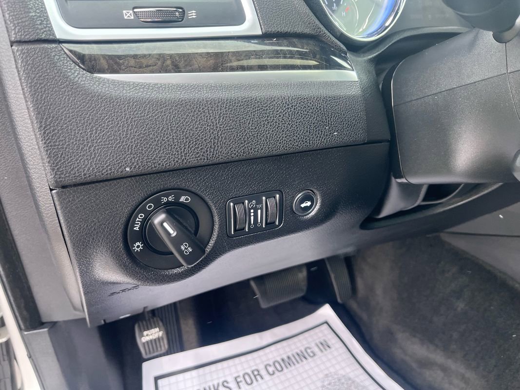 Used 2012 Chrysler 300 C image 17