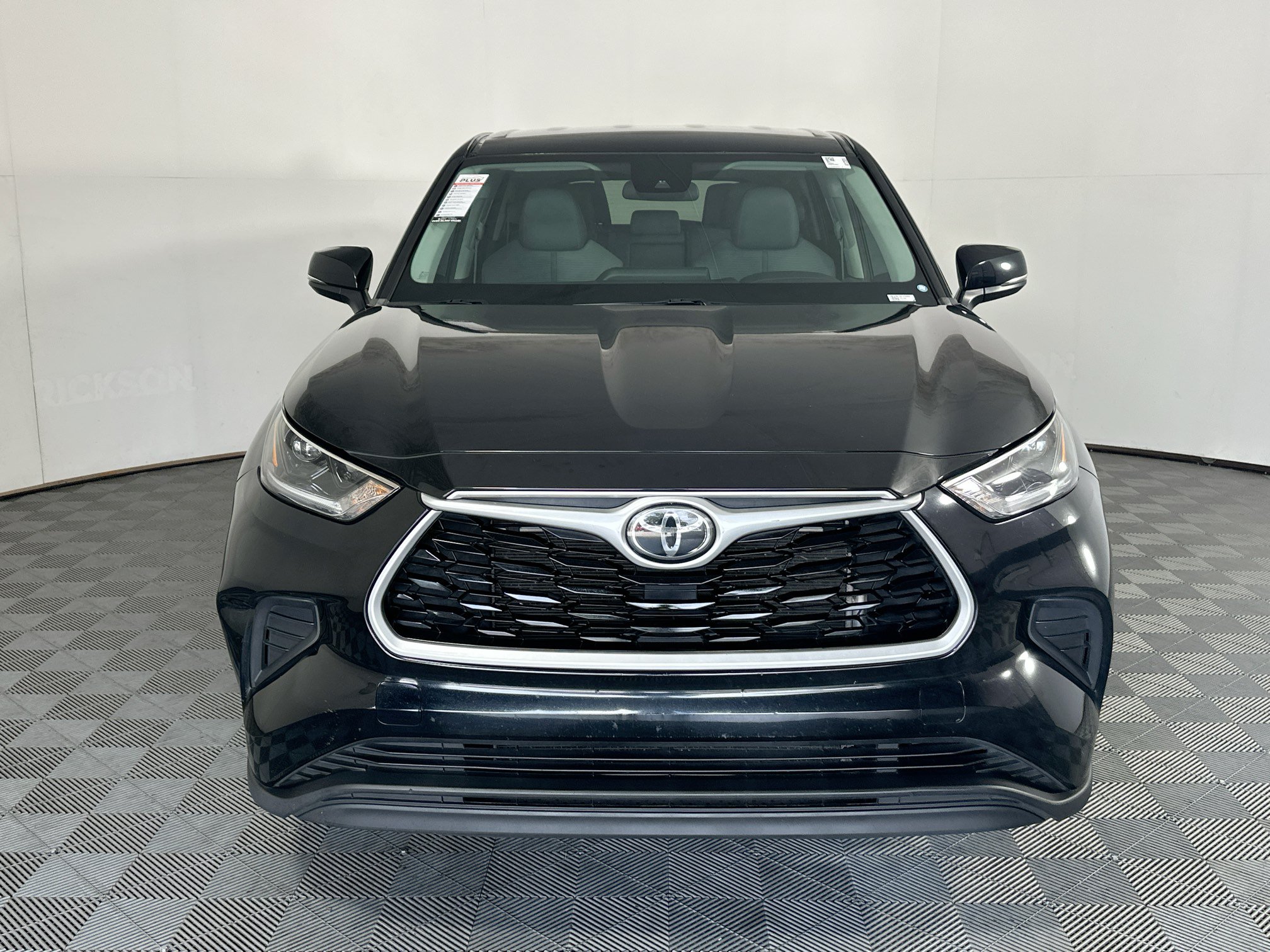Used 2021 Toyota Highlander L FWD image 8