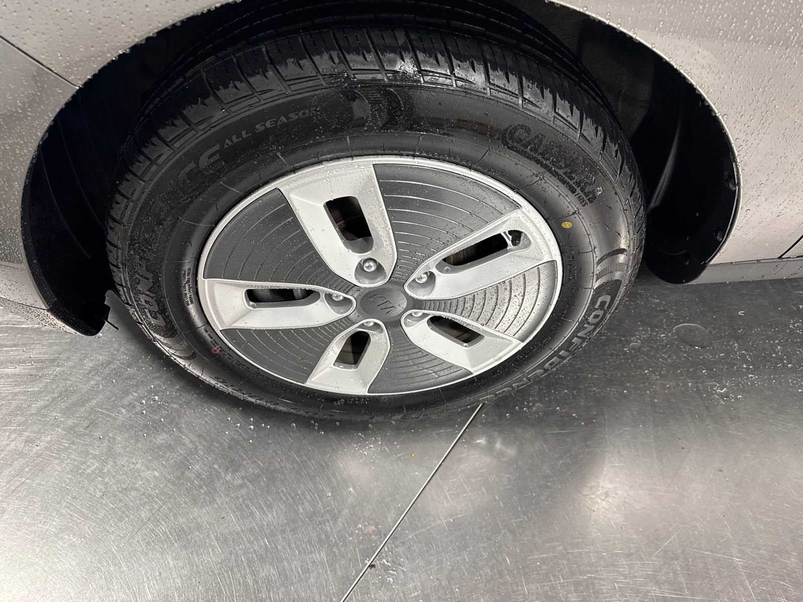 Used 2018 Kia Soul EV + FWD image 2