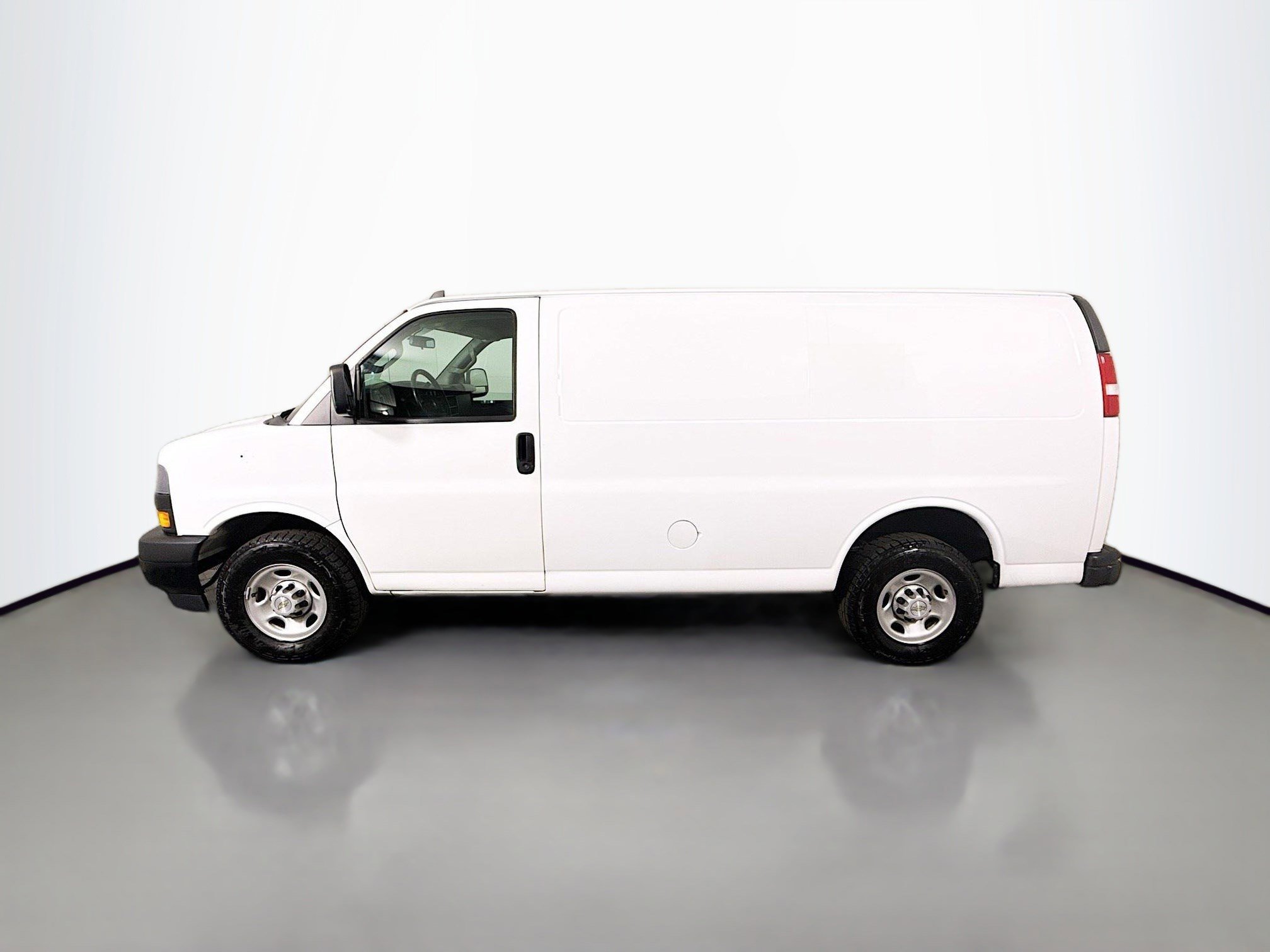Used 2022 Chevrolet Express 2500 w/ Driver Convenience Package image 6