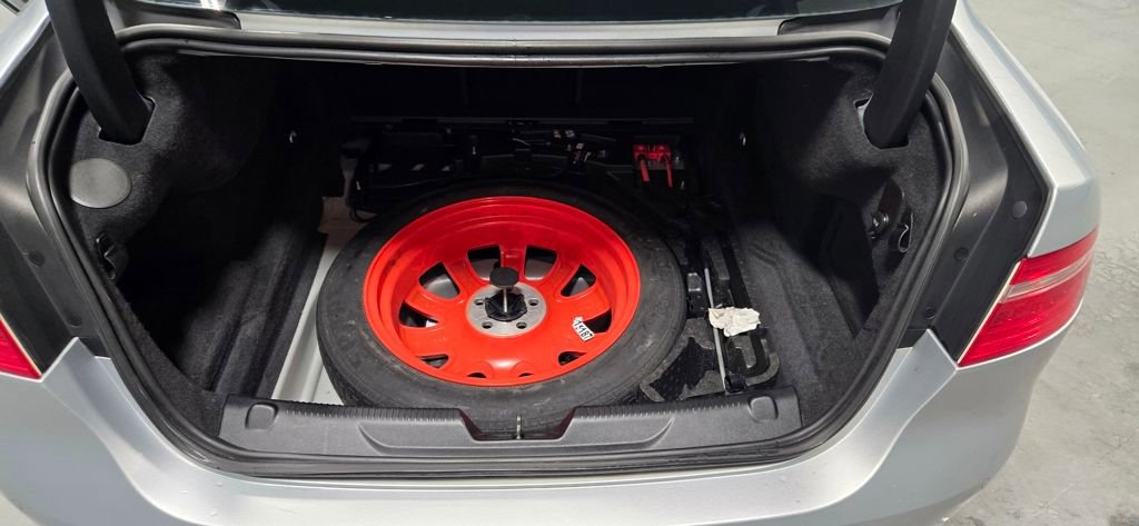 Used 2018 Jaguar XE S image 24