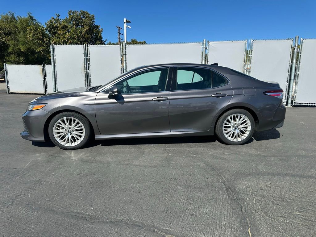 Used 2018 Toyota Camry XLE image 2
