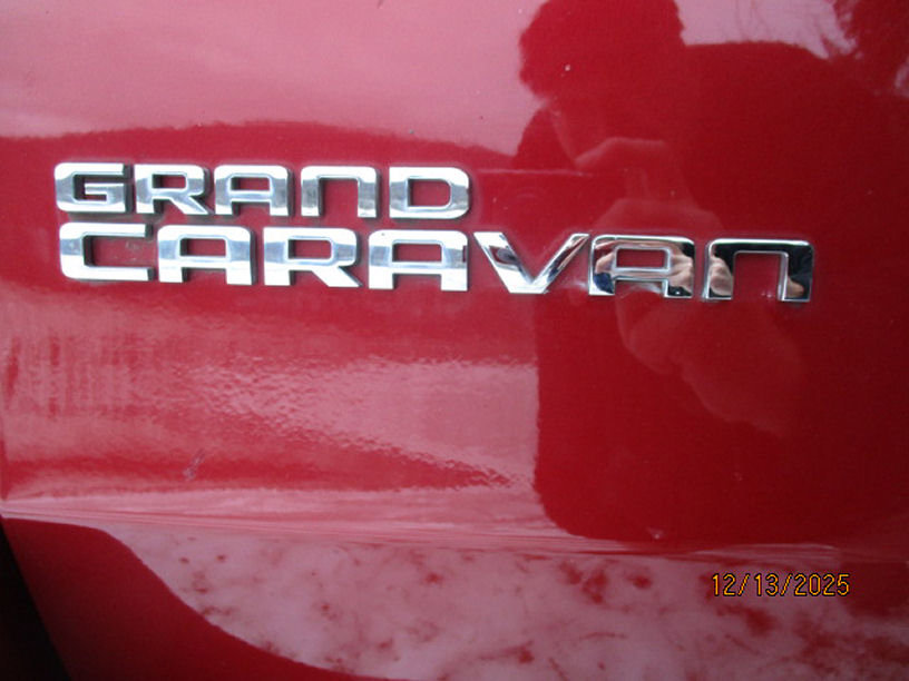 Used 2016 Dodge Grand Caravan SXT w/ UConnect Hands-Free Group FWD image 13