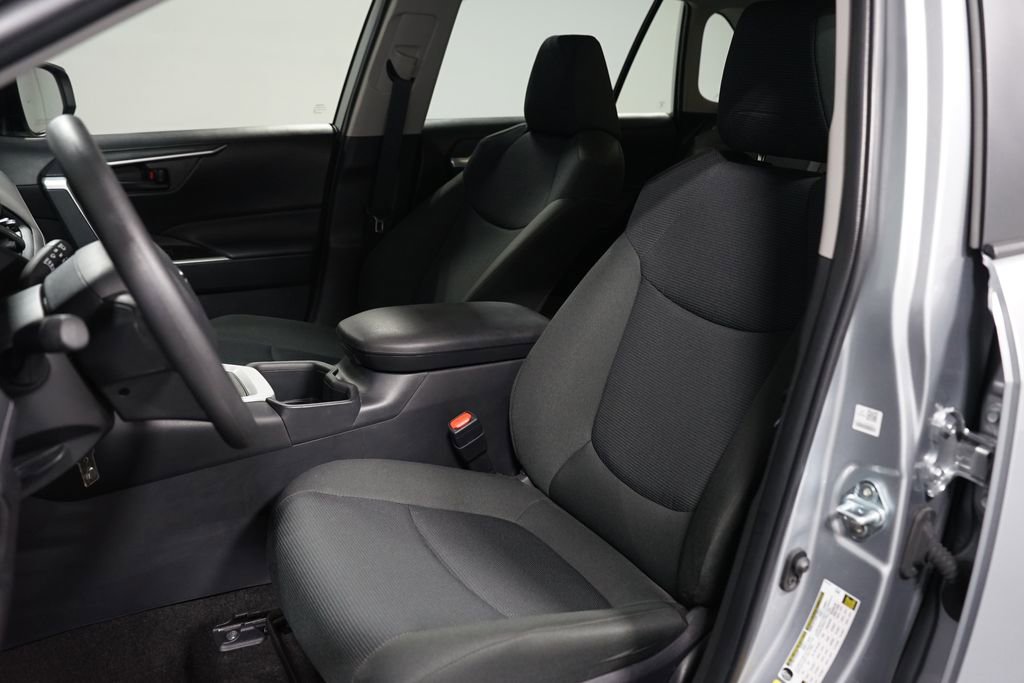 Certified 2025 Toyota RAV4 LE image 25