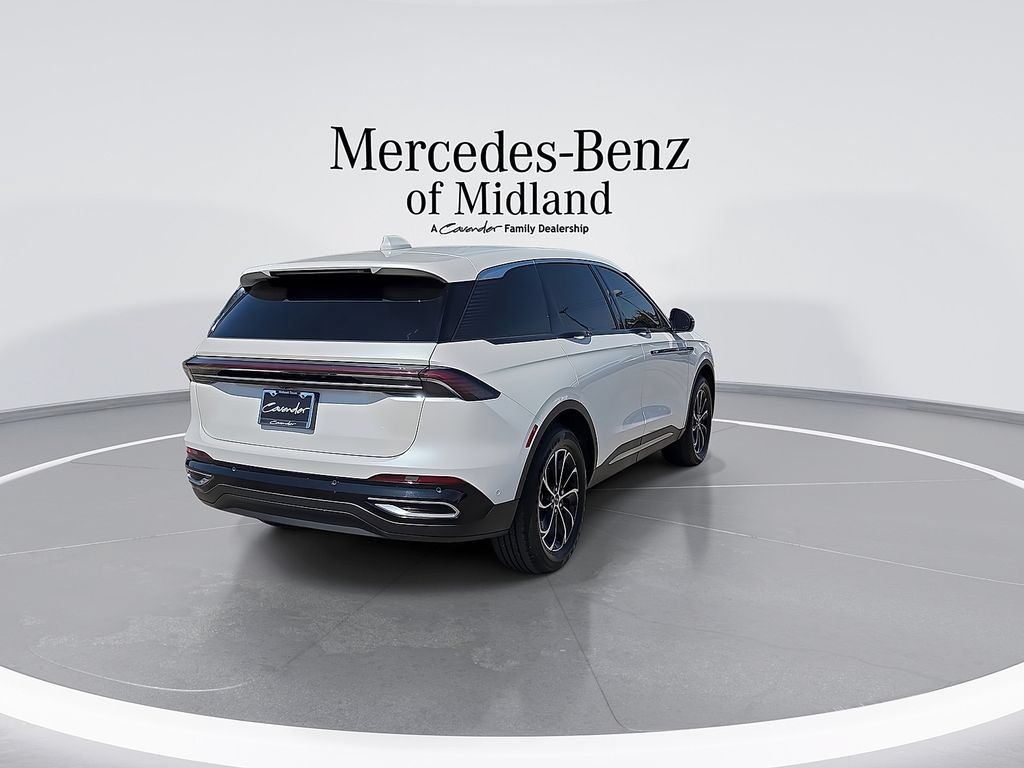 Used 2024 Lincoln Nautilus Premier AWD/4WD image 8