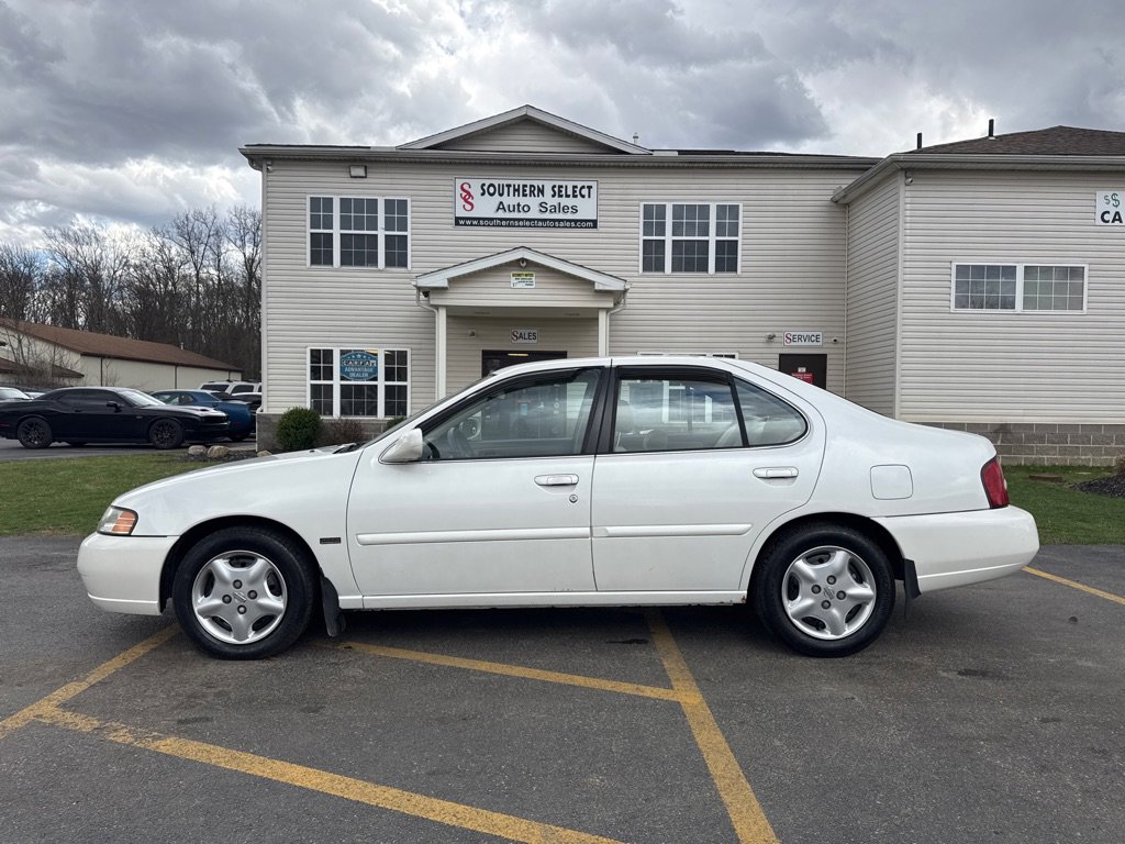 Used 2001 Nissan Altima GXE image 1