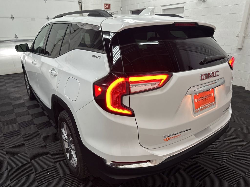Used 2024 GMC Terrain SLT image 8