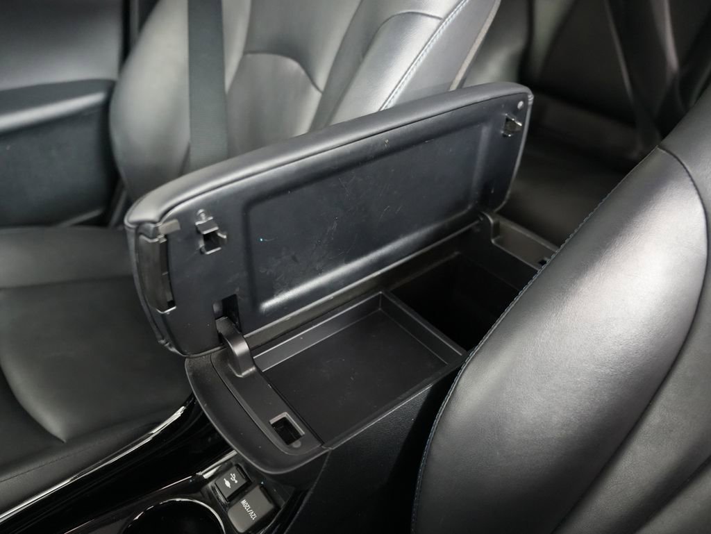 Used 2020 Toyota Prius Limited FWD image 31