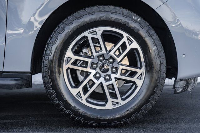 Used 2025 Ford Expedition Active image 31