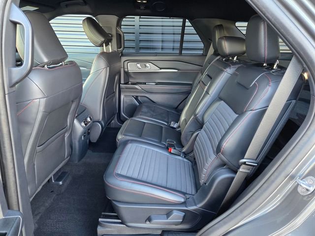Used 2025 Ford Explorer ST-Line w/ Premium Package image 5