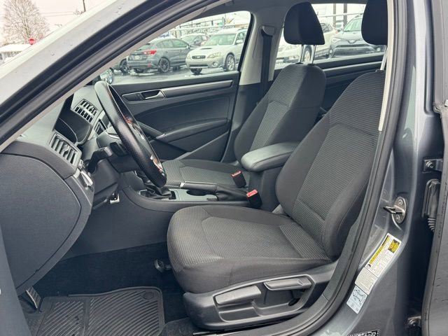 Used 2016 Volkswagen Passat 1.8T R-Line image 12