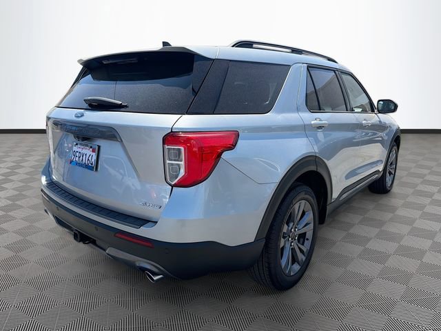 Used 2022 Ford Explorer XLT w/ Equipment Group 202A AWD/4WD image 7