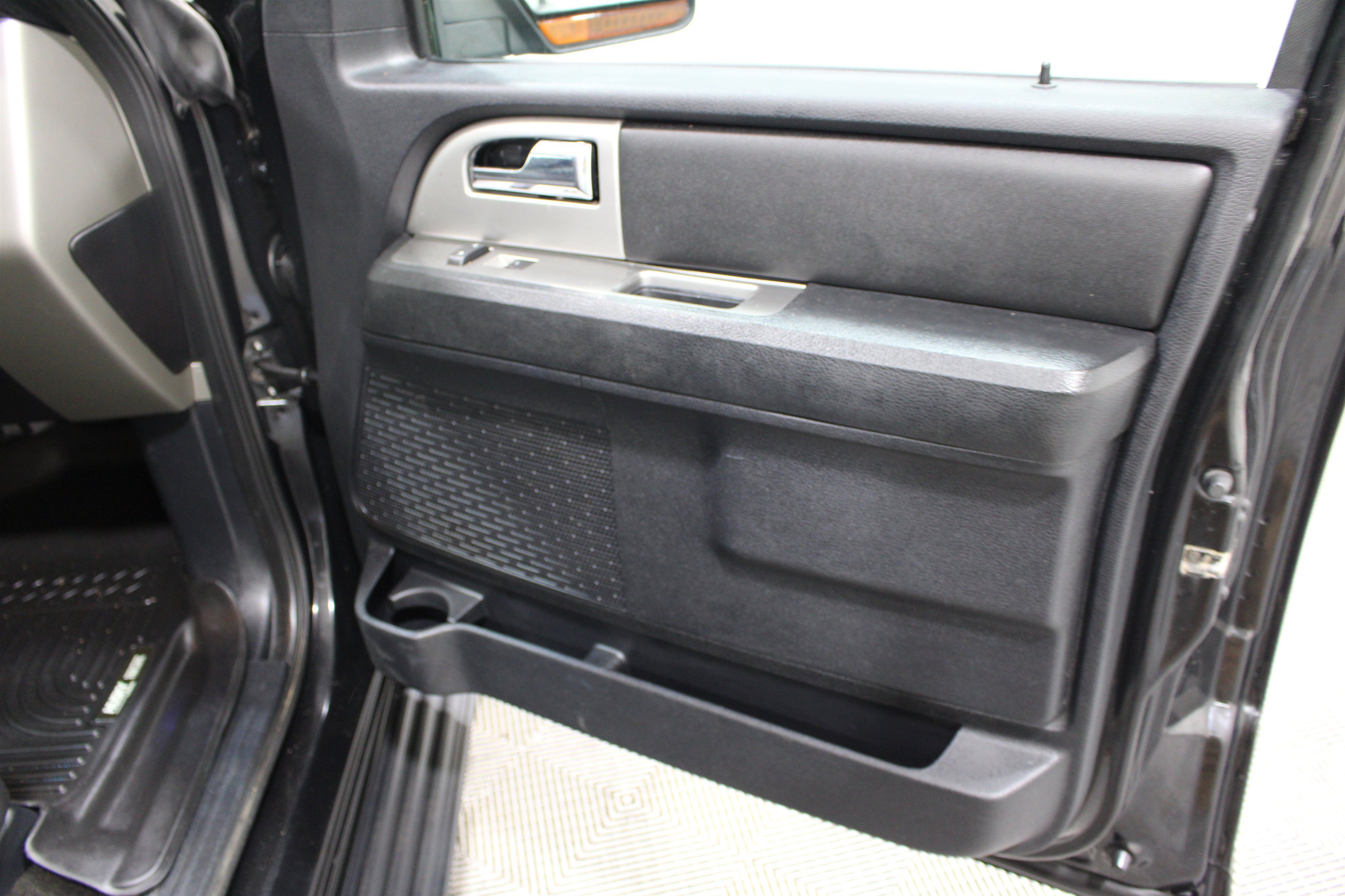 Used 2015 Ford Expedition EL XLT w/ Equipment Group 202A AWD/4WD image 28