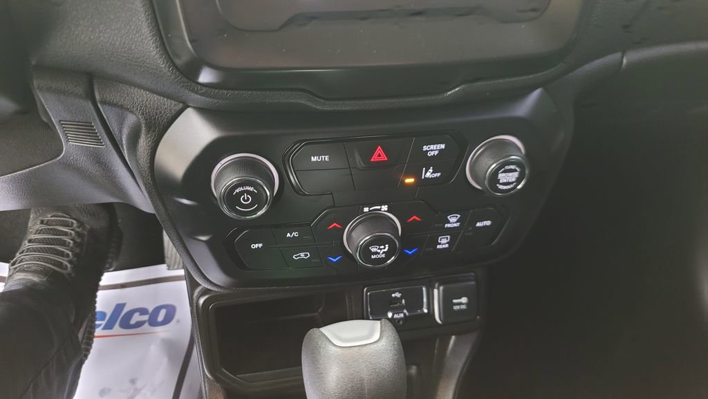 Used 2021 Jeep Renegade Latitude image 22