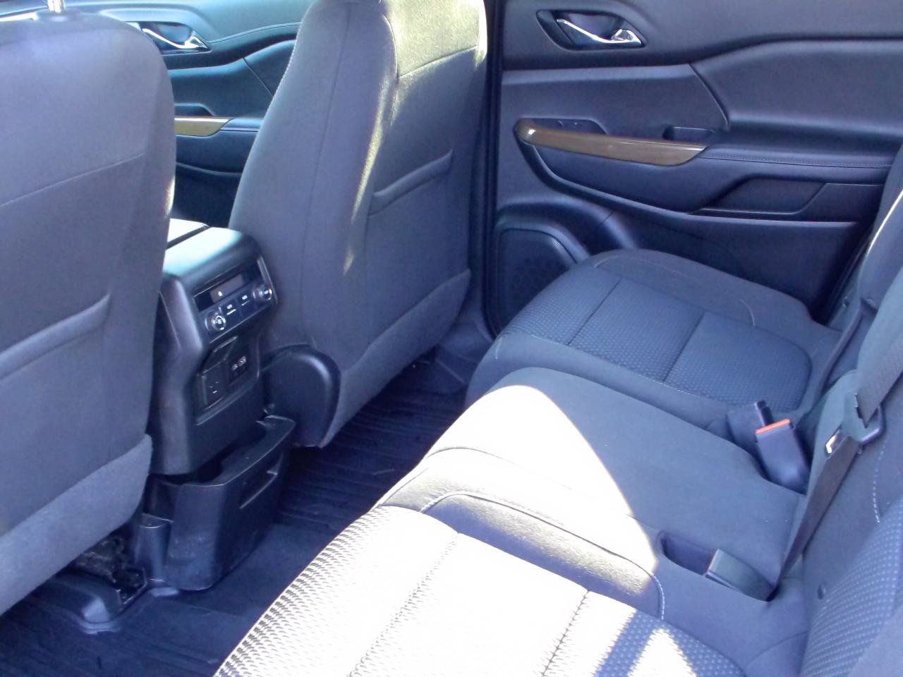 Used 2020 GMC Acadia SLE w/ Driver Convenience Package FWD image 6
