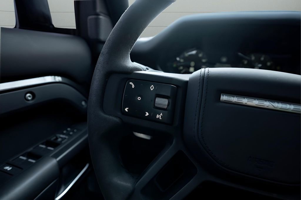 Used 2023 Land Rover Defender 110 V8 image 24