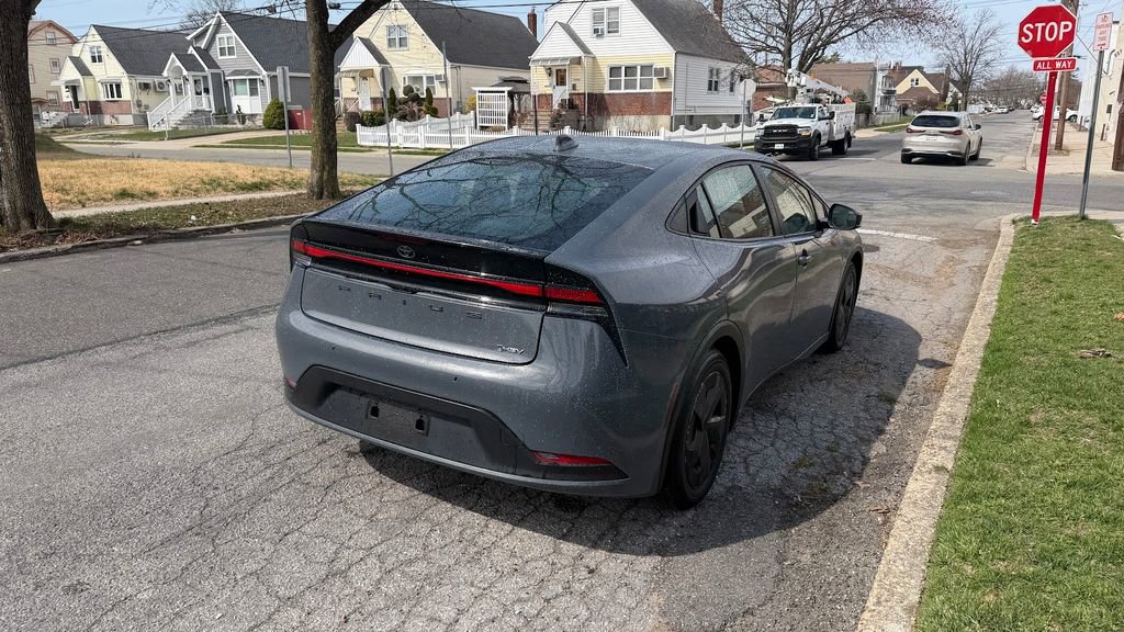 Used 2023 Toyota Prius LE image 5