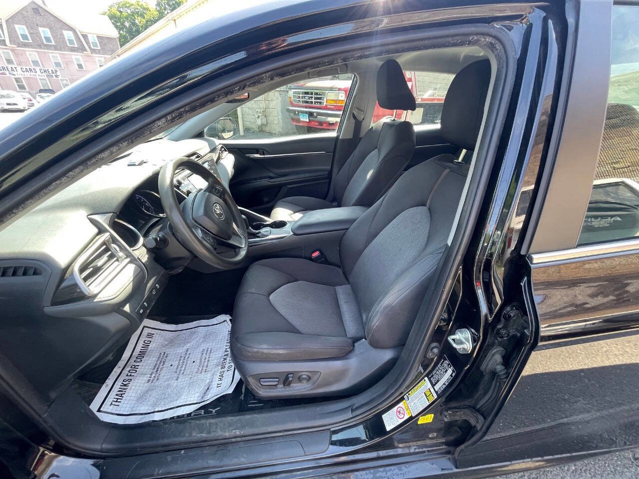 Used 2019 Toyota Camry LE w/ Convenience Package FWD image 9