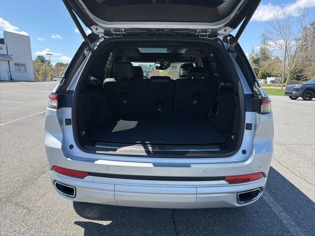 Used 2023 Jeep Grand Cherokee Summit AWD/4WD image 8