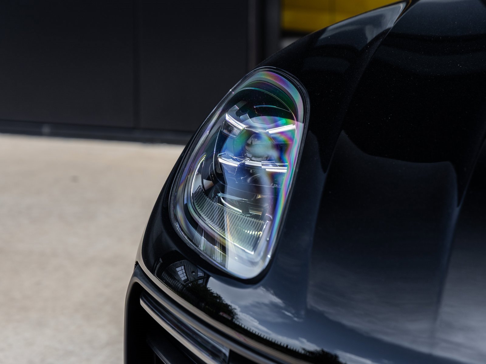 Used 2025 Porsche Macan image 17