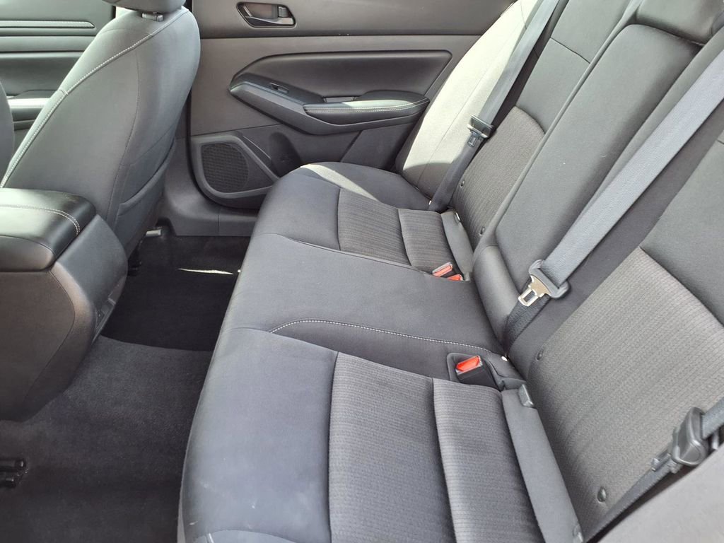 Used 2024 Nissan Altima 2.5 SV FWD image 12