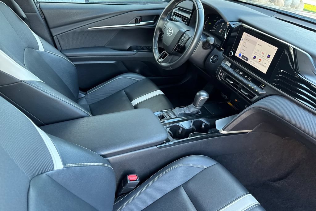 Used 2025 Toyota Camry SE FWD image 15