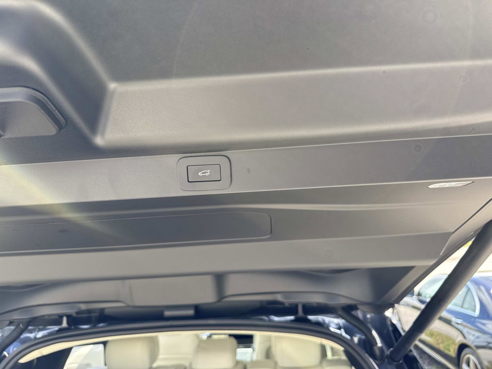 Used 2026 Land Rover Range Rover Long Wheelbase SE image 11