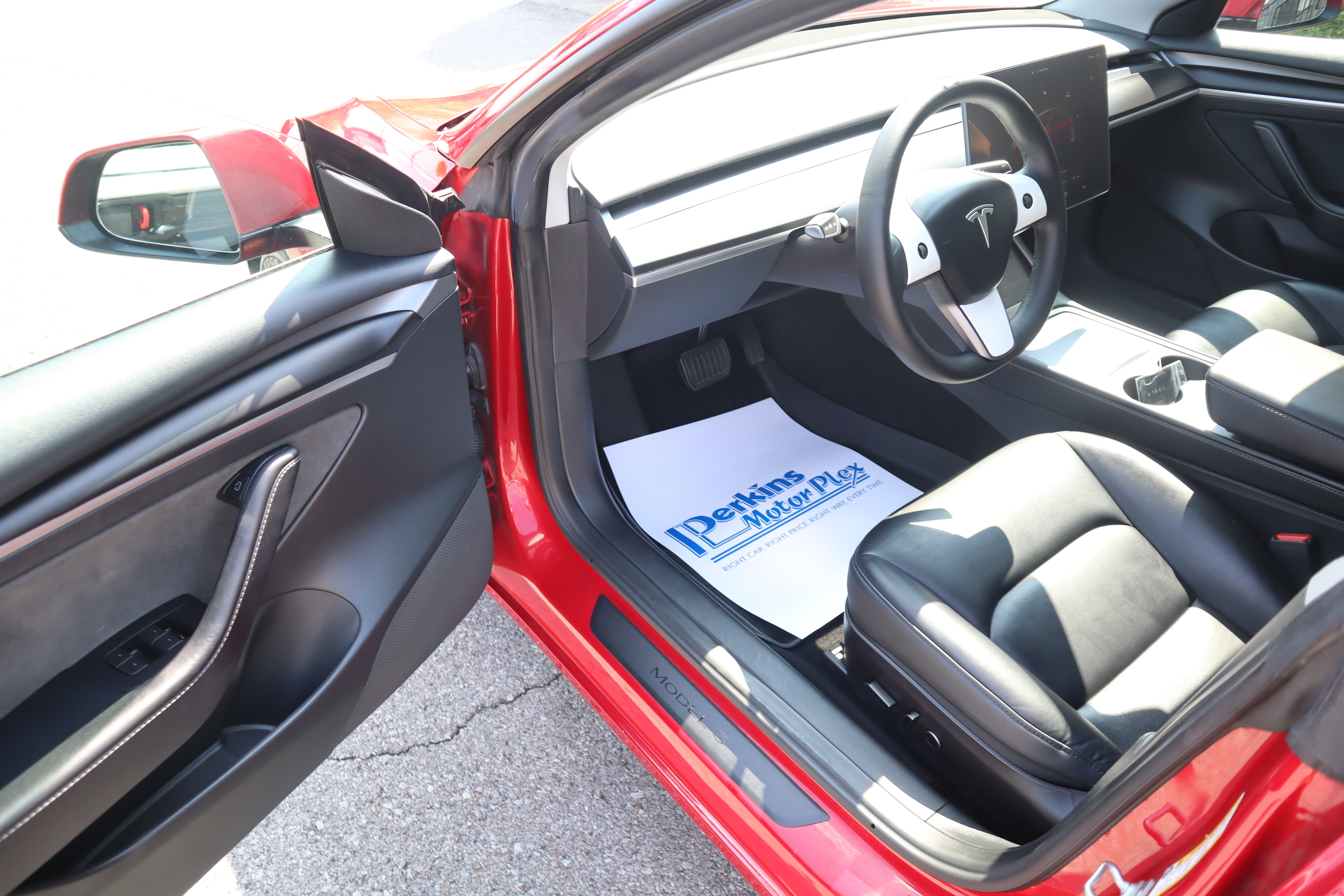 Used 2023 Tesla Model 3 Standard Range RWD image 3