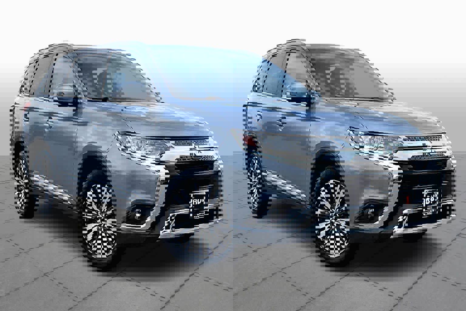 Used 2019 Mitsubishi Outlander SEL image 2